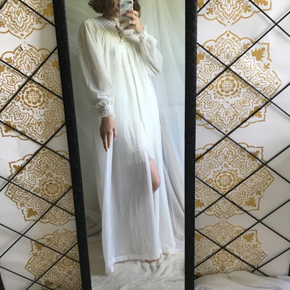 Vintage sheer long sleeved robe - Picture 2 of 6